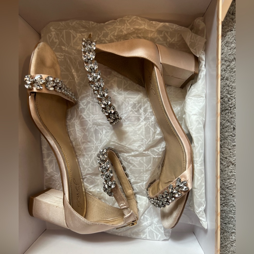 Jewel Badgley Mischka Women's Bronwen Block Heel Evening Sandals